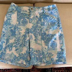 Lily Pulitzer blue and white Bermuda length Luxetic shorts. Size 10.